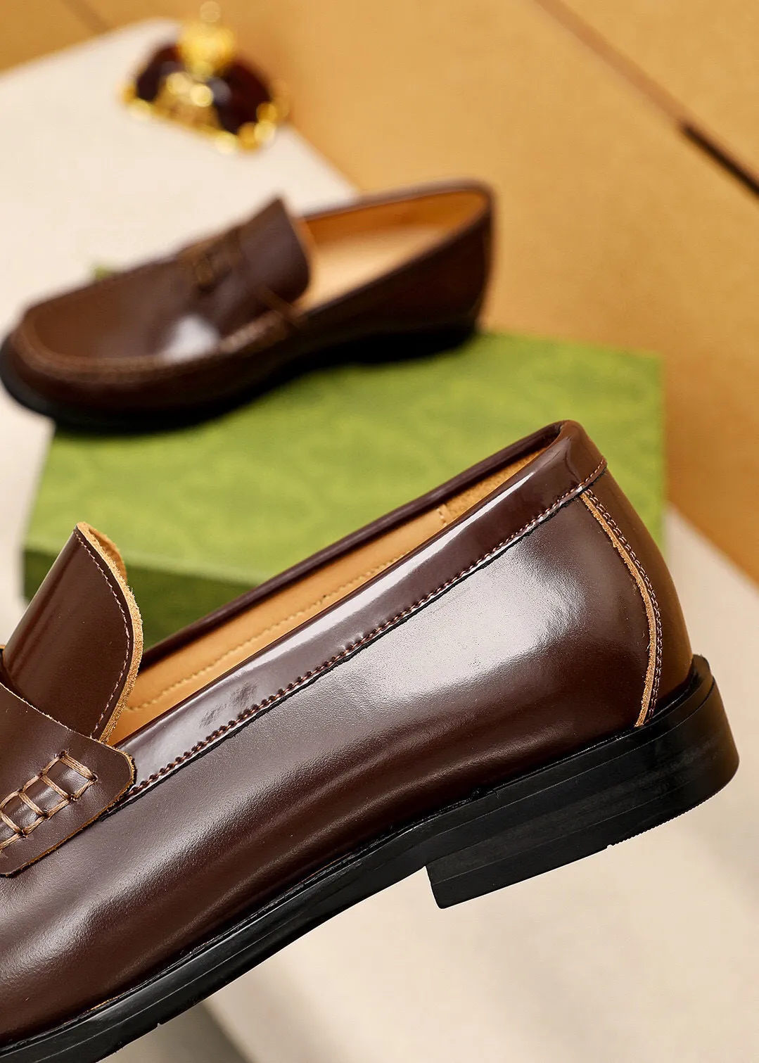 Men's shoes 💰480 💐 Product trademark: GUCCI "Gucci" casual leather shoes Regular size: 38-44 (45🉑️customized) Product materials: Selected imported first-layer open-edge beaded cowhide leather upper + luxury hardware buckle, imported water-dyed cowhide leather lining. Strong three-dimensional visual effect, combined outsole Color: 4⃣️colors available